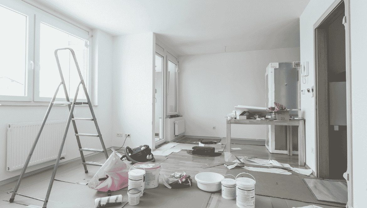 Outils de peinture et rénovation intérieure de maison