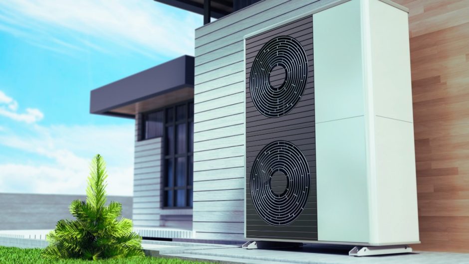 Unite exterieure de pompe a chaleur installee le long d une maison contemporaine